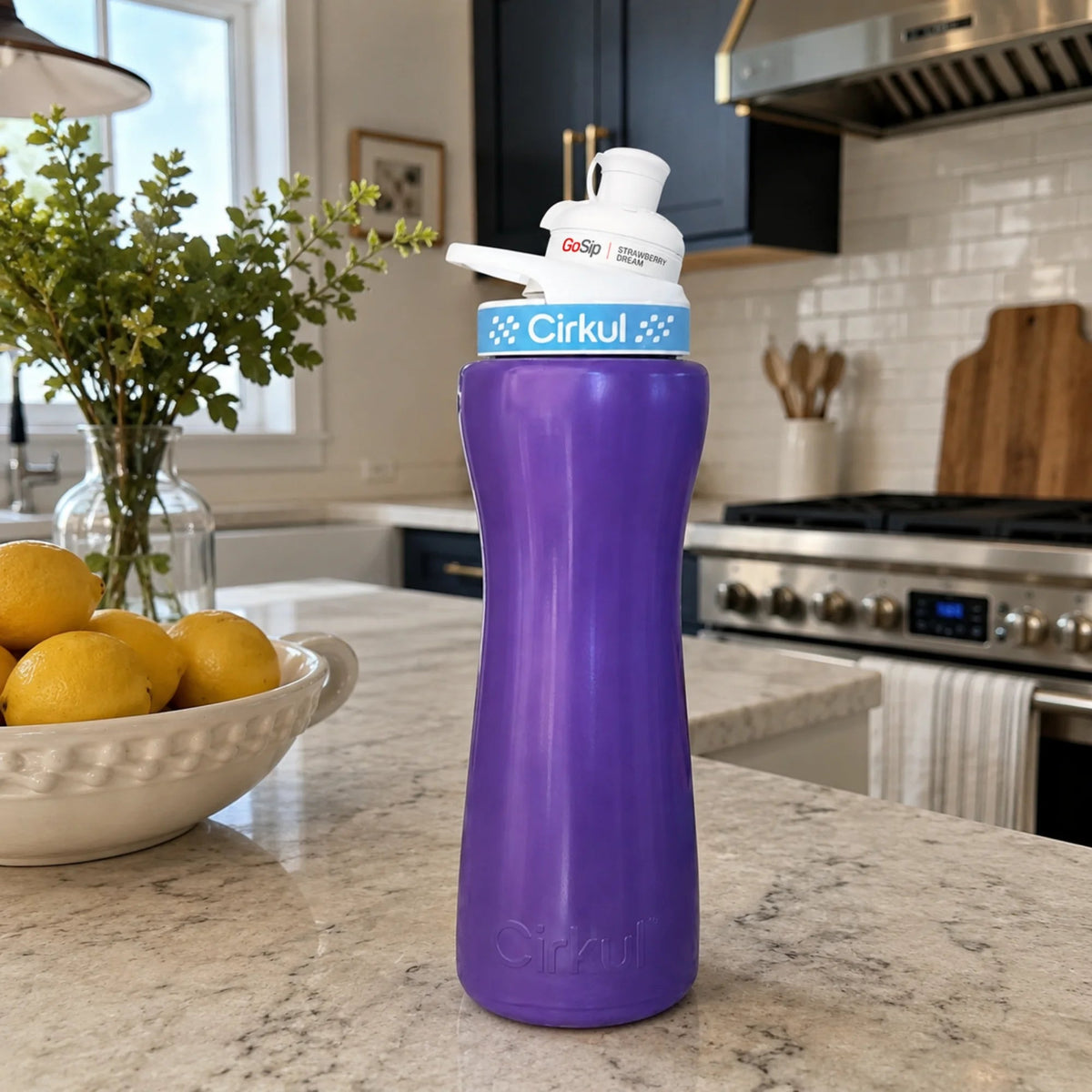 22oz. Stainless Steel Bottle & Comfort Grip Lid - US 9135